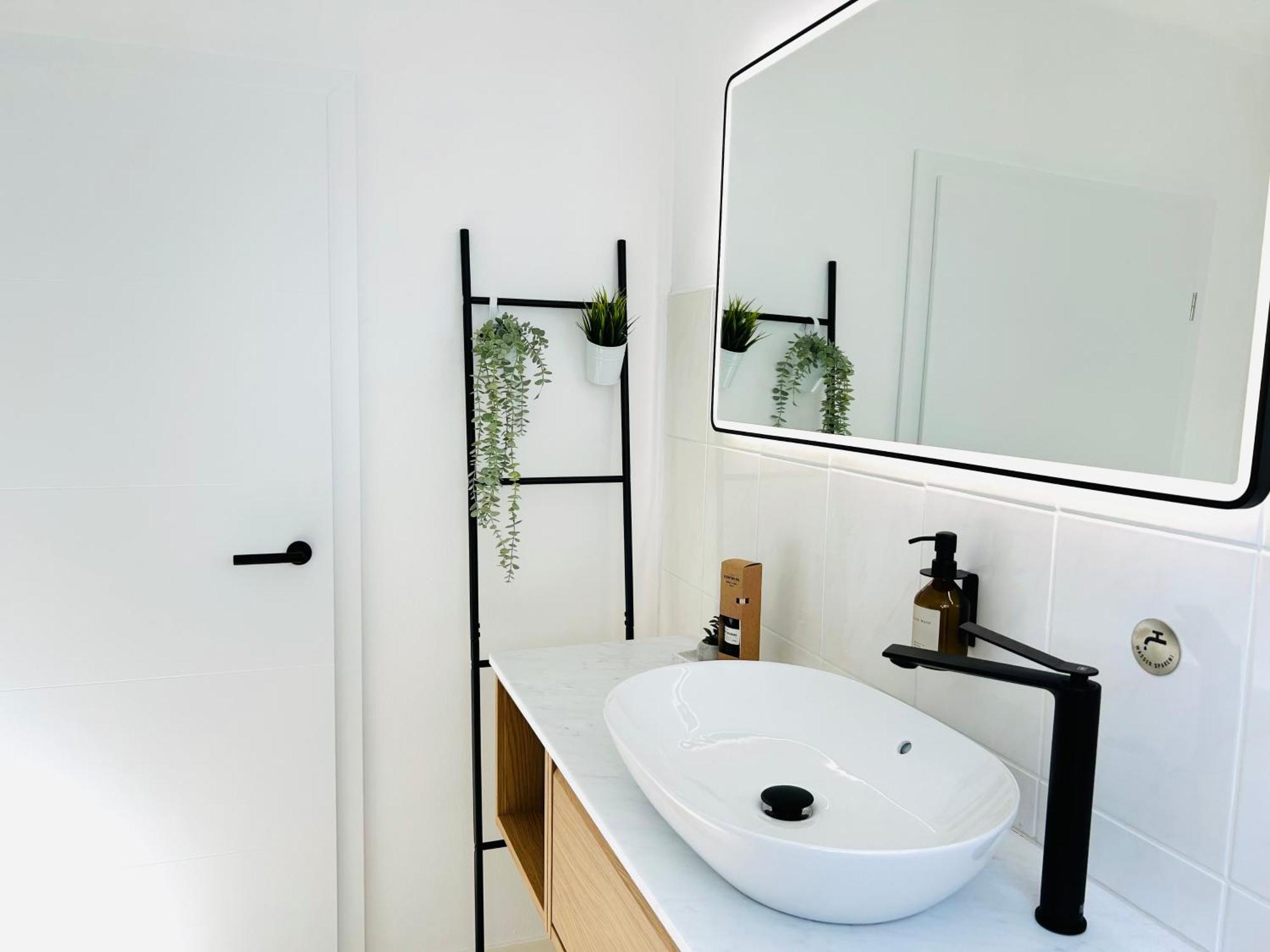 Neu - Frisch Renoviertes Ferienapartment "Waterkant" 比苏姆 外观 照片
